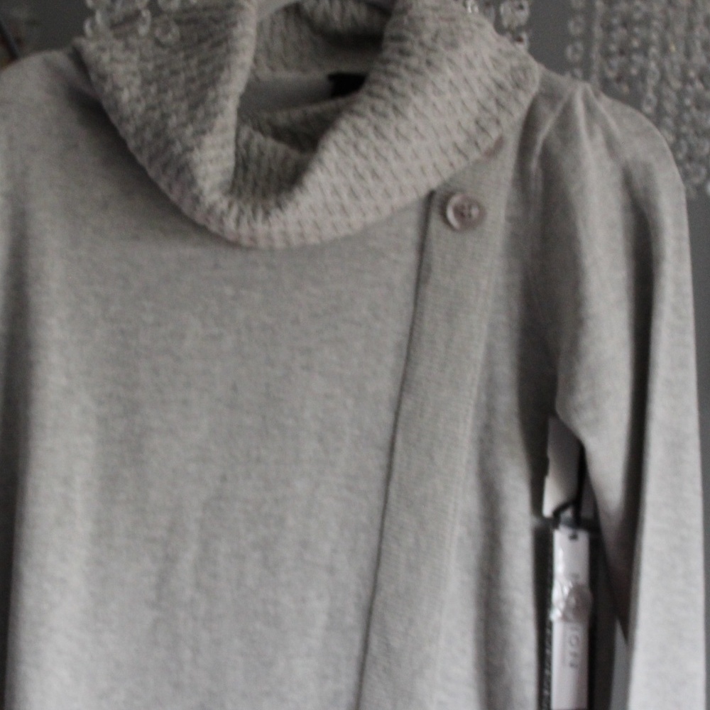 MOTION EVERYDAY ATHLEISURE NEW WITH TAGS WOMENS SIZE SMALL SWEATER